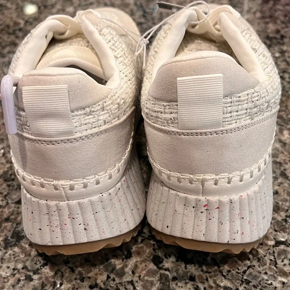 Universal Thread Cream Athletic Shoe NWT - Picture 3 of 6